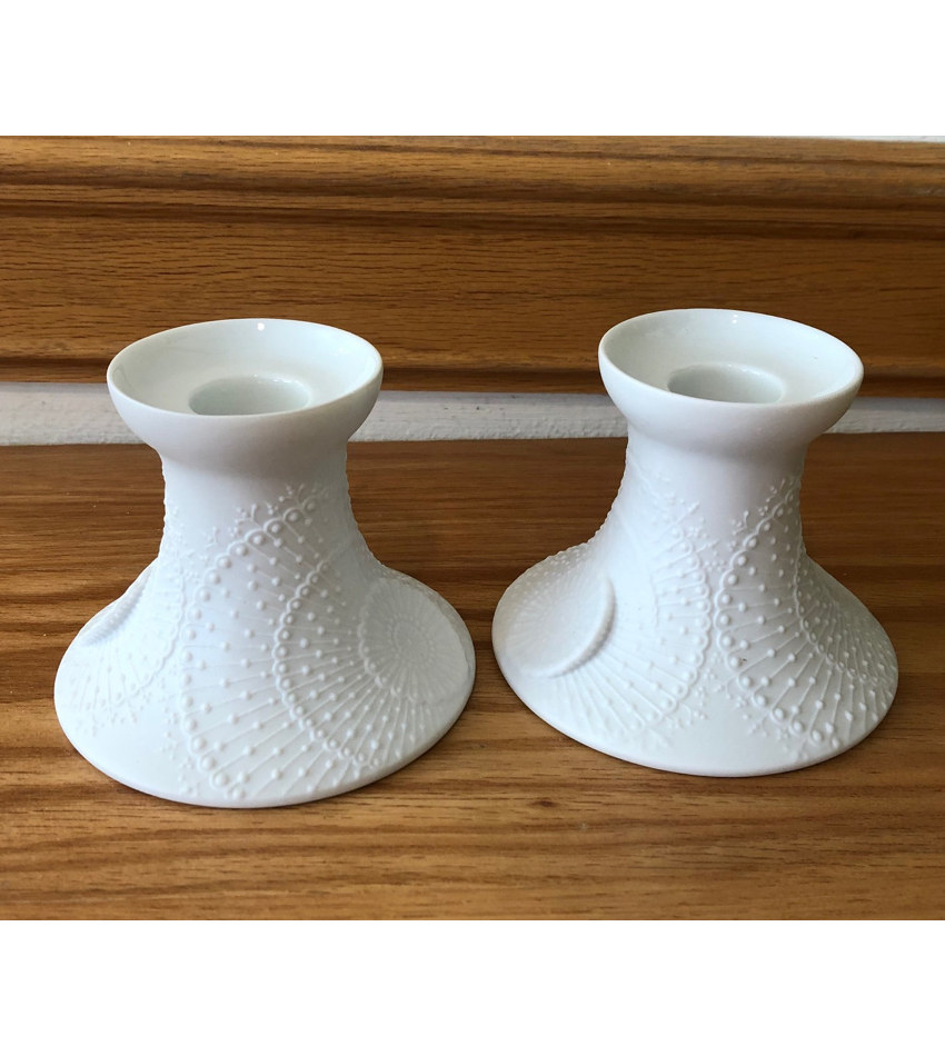 K55743 - WHITE CANDLESTICKS 3 1/2"