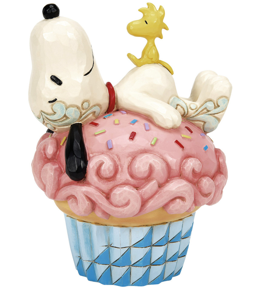 JS6016266 - Snoopy Laying on Cupcake