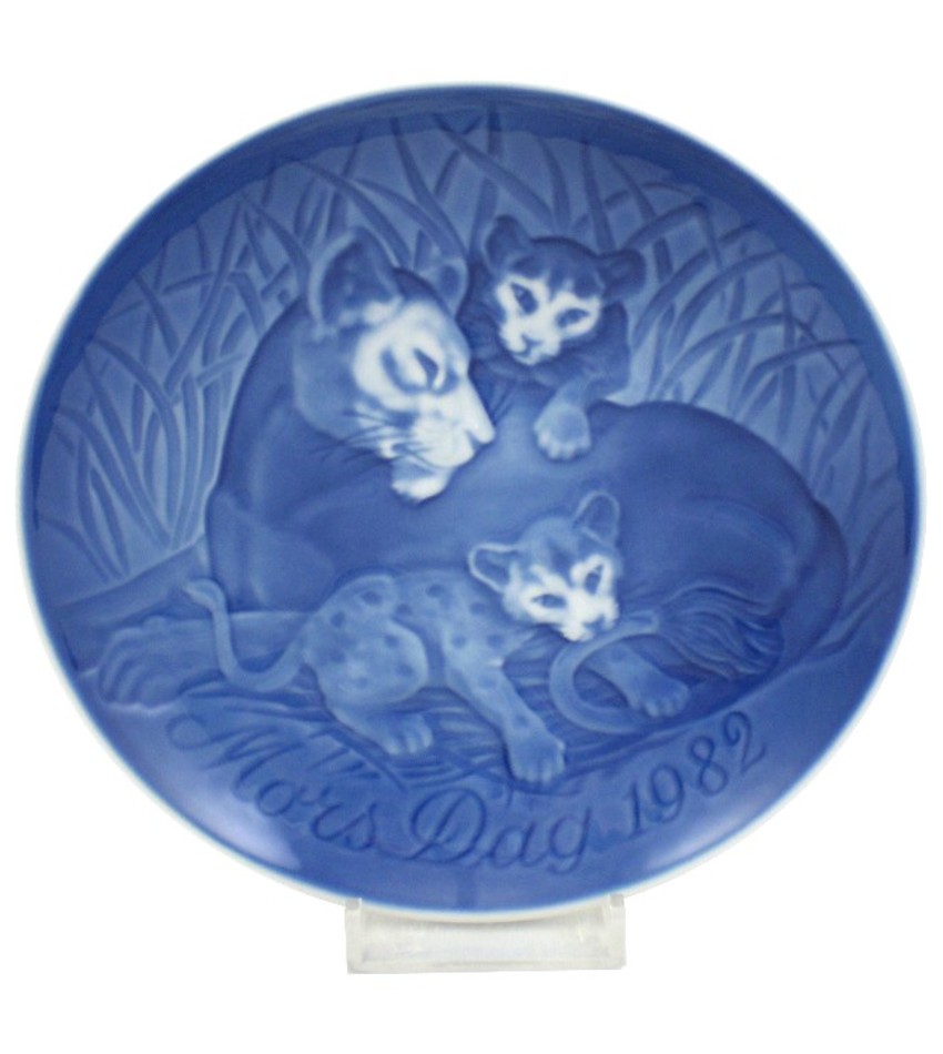 82BGMDP - 1982 Mother's Day Plate