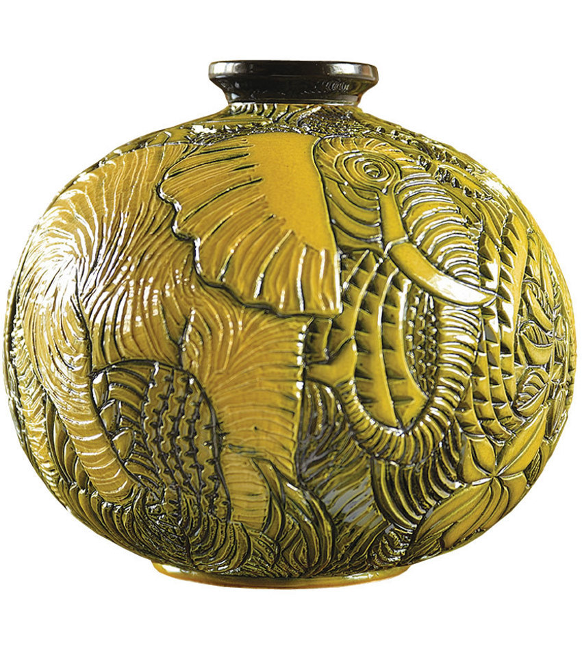 DERH04 - Elephants Vase