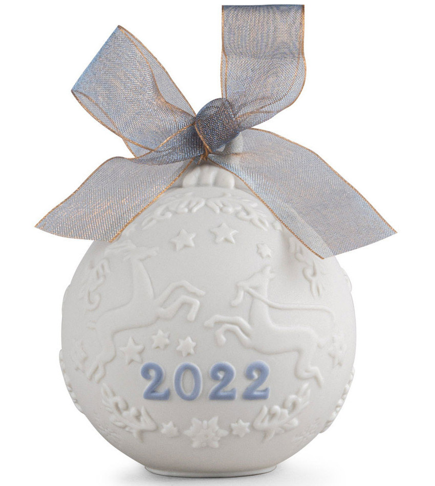 L18466 - 2022 Lladro Ball